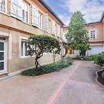 2-bedrooms,18th Century Historic In Center, 6 People Apartament *