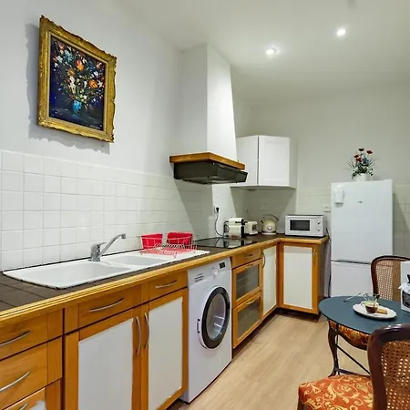 2-bedrooms,18th Century Historic In Center, 6 People Toulouse