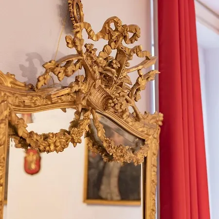 2-bedrooms,18th Century Historic In Center, 6 People * Toulouse