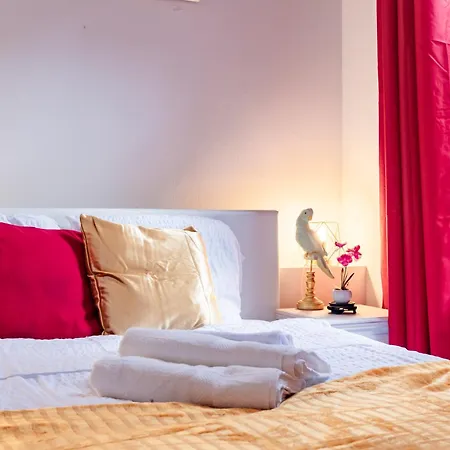 Lejlighed 2-bedrooms,18th Century Historic In Center, 6 People