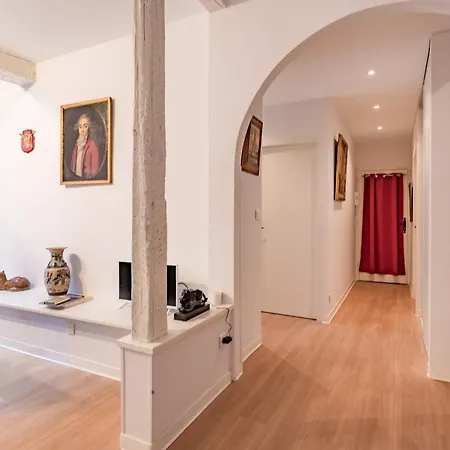 2-bedrooms,18th Century Historic In Center, 6 People * Toulouse