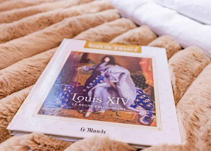 2-bedrooms,18th Century Historic In Center, 6 People 아파트 *