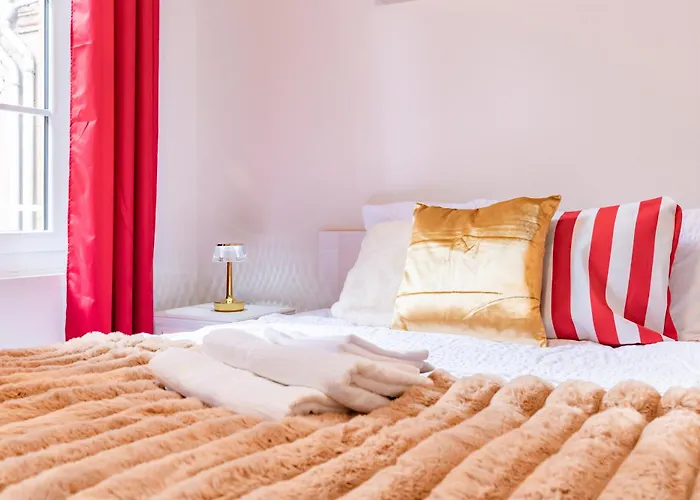 Апартаменты 2-bedrooms,18th Century Historic In Center, 6 People Тулуза