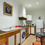 2-bedrooms,18th Century Historic In Center, 6 People Toulouse