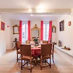 2-bedrooms,18th Century Historic In Center, 6 People Apartamento